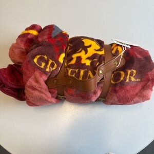 Warner Bros. Gryffindor Fleece Hooded Throw - Maroon & Gold